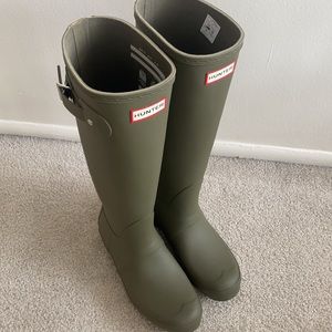 Brand New size US 8 Tall Hunter Rainboots in Dark Olive Green